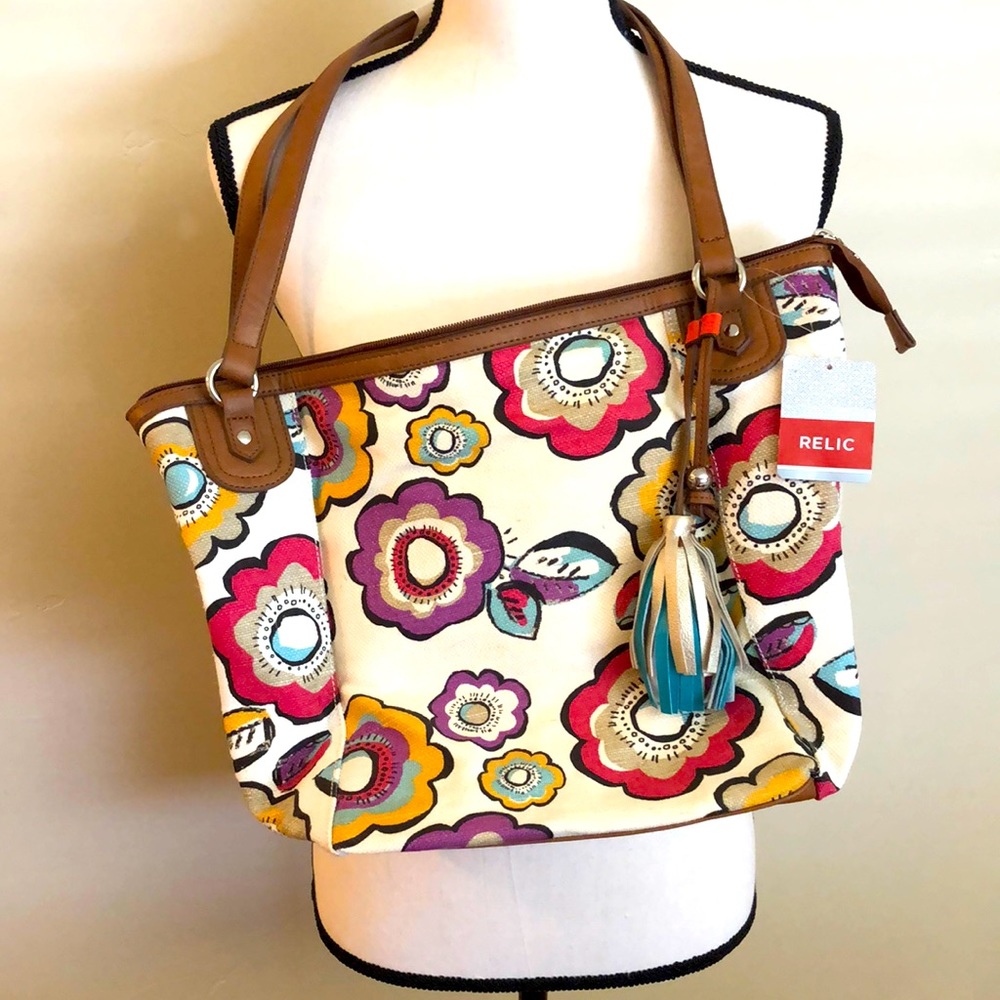 New! Relic zip up tote. Floral print w/pockets